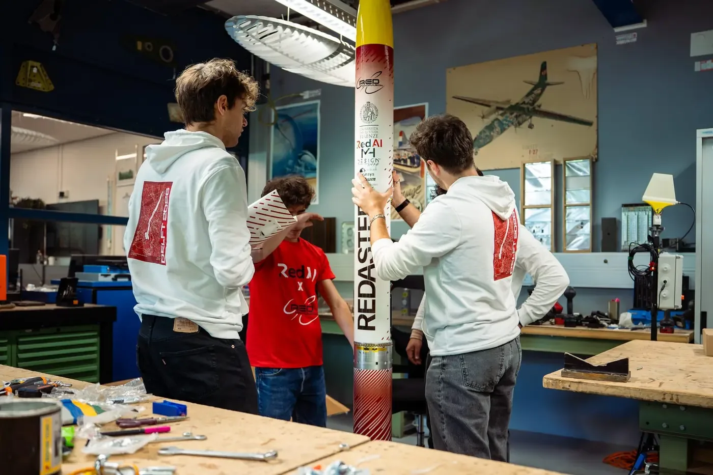 Il team assembla Redaster in laboratorio